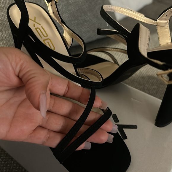 Black high heels - Picture 5 of 5